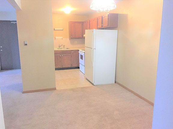 5th image of 411 Stratford Way APT 7