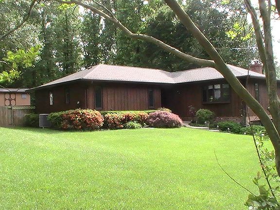 4th image of 1343 Redwood Cir