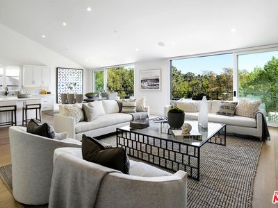 842 N Las Casas Ave, Pacific Palisades, CA, 90272