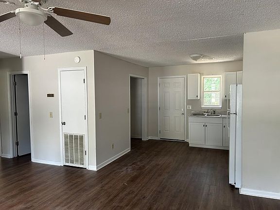 3rd image of 1727 W Pine Lake Dr