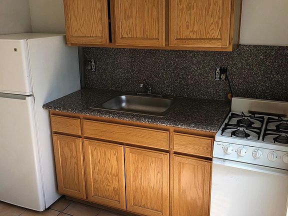 4th image of 4815 Persimmon Ave APT 19