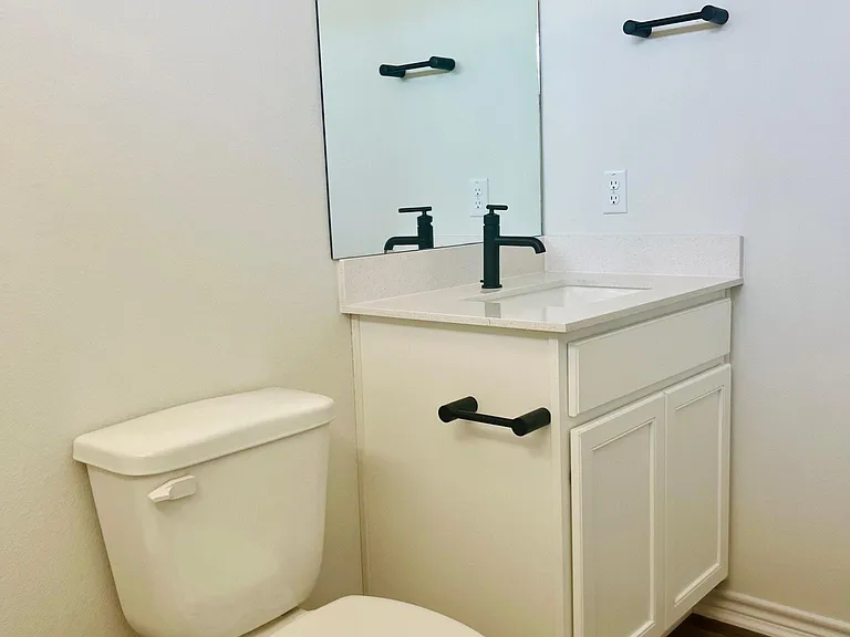 8901 Looksee Ln — Photo 9