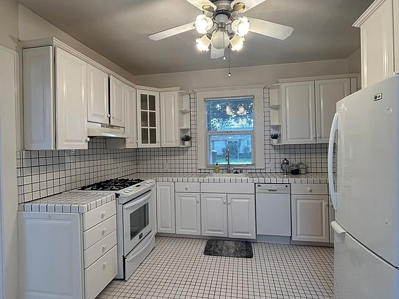 4th image of 521 D St APT 2