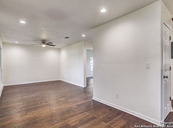 3rd image of 3106 Greenacres