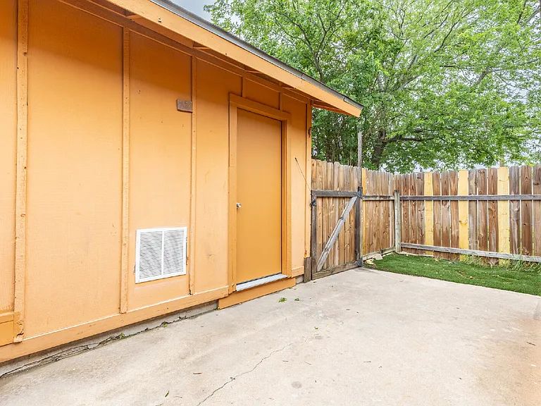 323 W William Cannon Dr #B — Photo 24