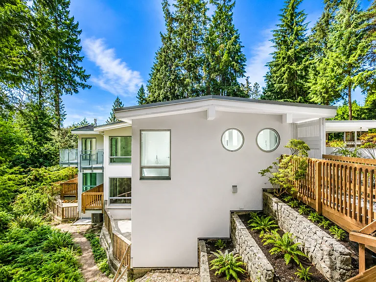 1 Highland Dr — Photo 1
