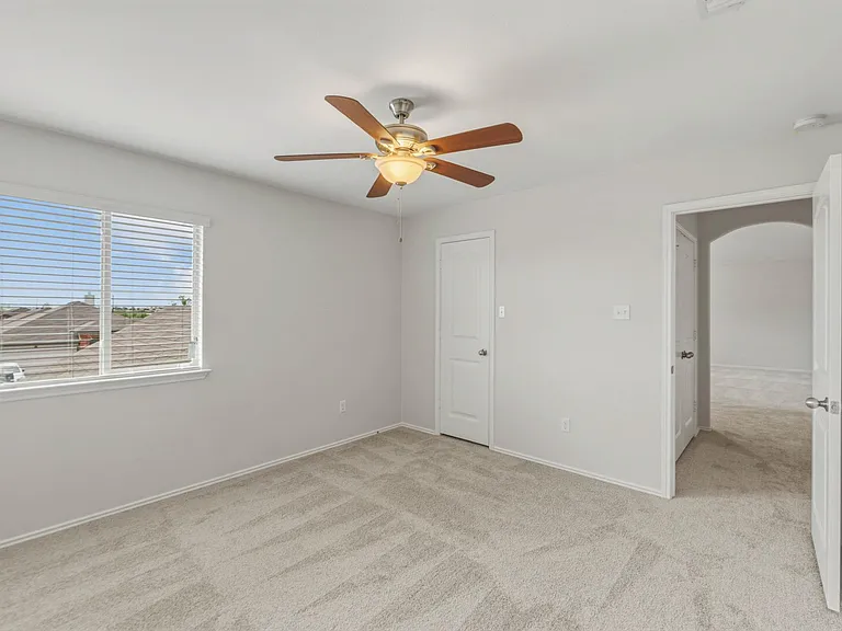 301 Serpentine Ln — Photo 29
