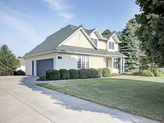 2nd image of 378 Erin Isle Dr