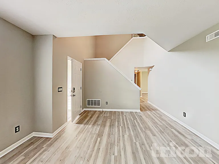3210 Crestwell Dr — Photo 4