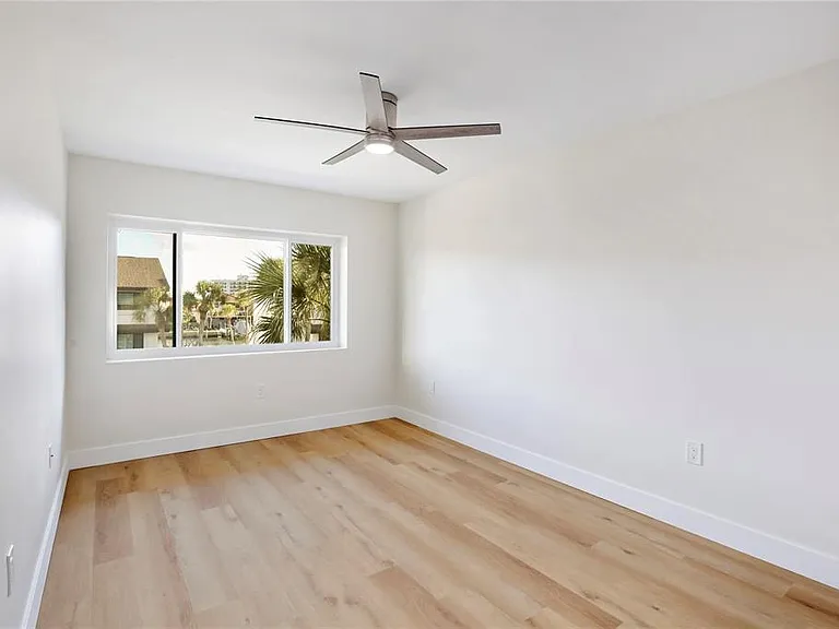 150 Marina Del Rey Ct — Photo 25