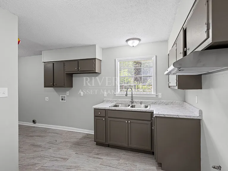 4661 Berta Rd — Photo 11