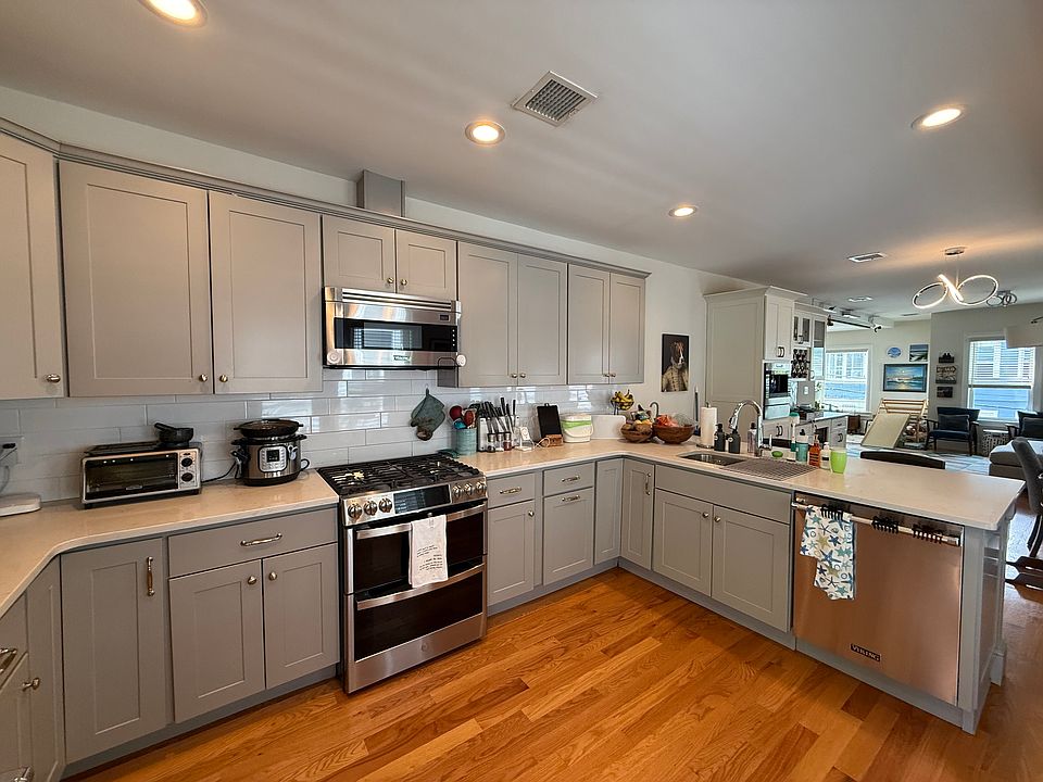 1st image of 24 Shapley Ave #2