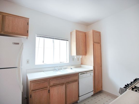 5th image of 1227 Barry Ave APT 5