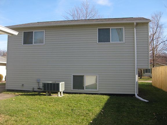 4th image of 6420 Rosebelle Ave