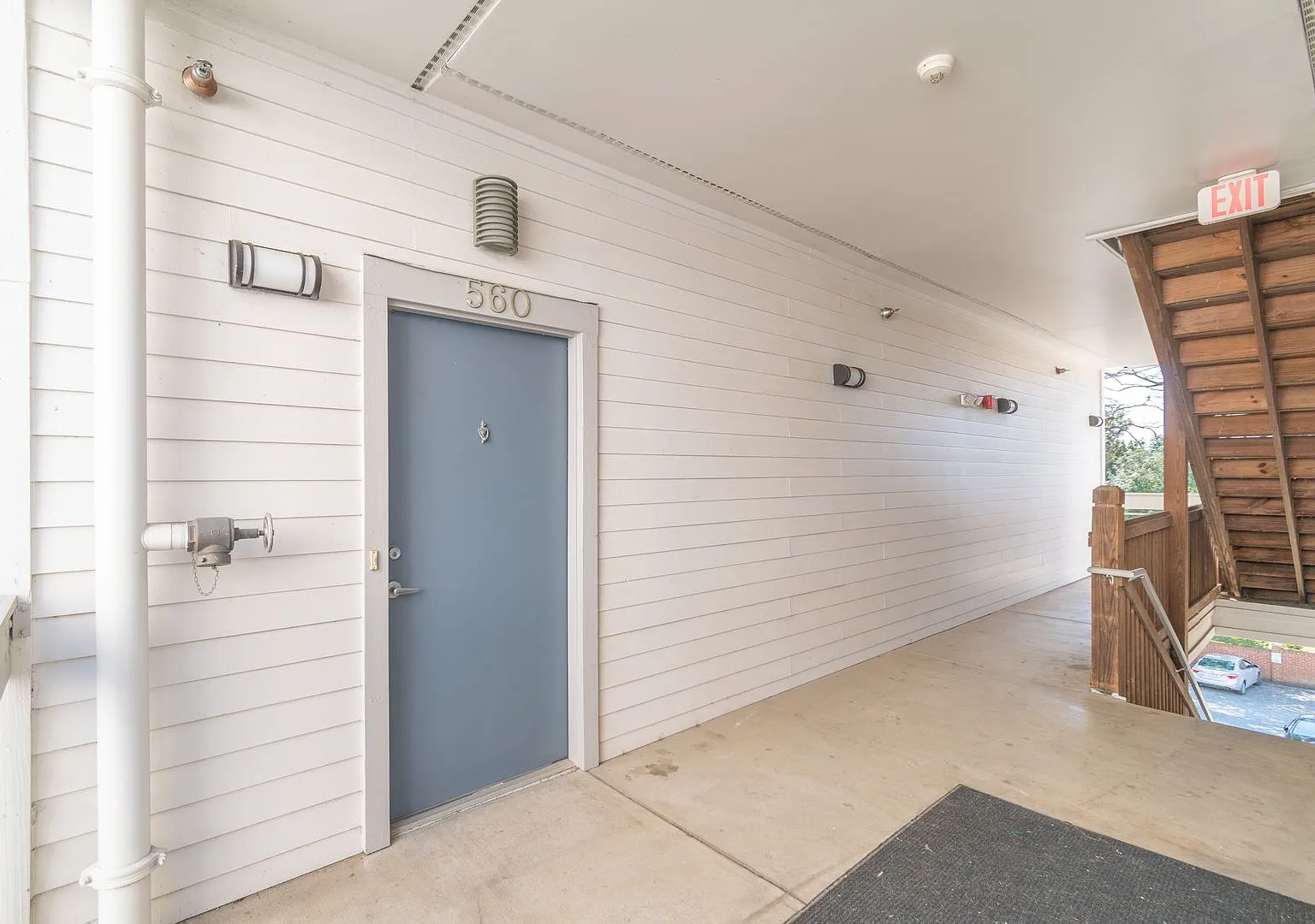Conveniently Located Condo in Elizabeth Village! — Photo 3