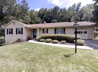 619 John Marshall Dr NE, Vienna, VA 22180