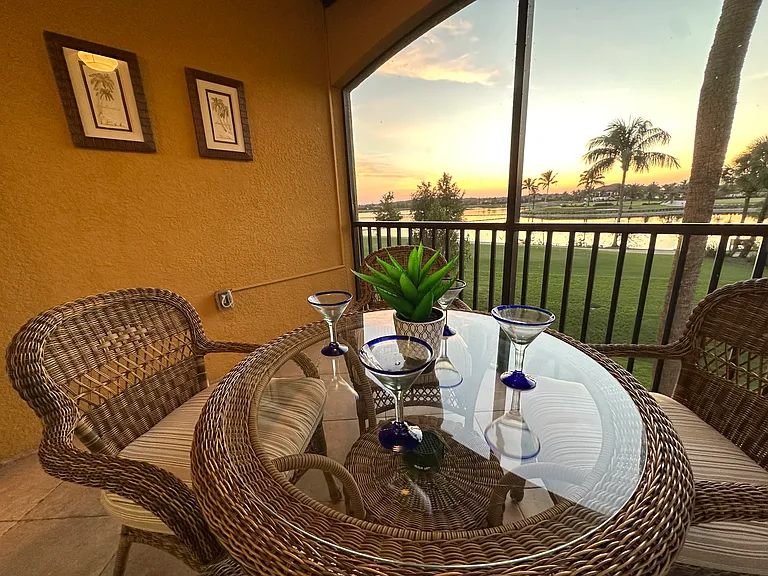 Lanai with lake-view sunsets!