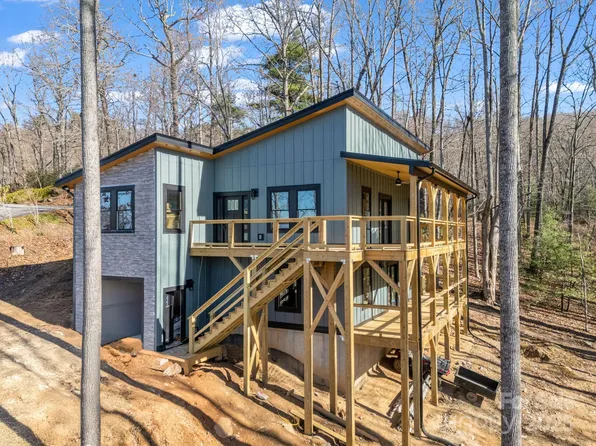 276 Coopers Dr, Hendersonville, NC 28739