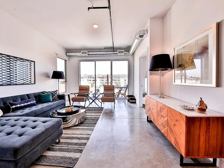 2x2 Living Room