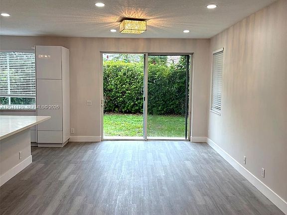 5th image of 1528 Salerno Cir