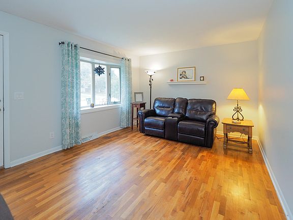 548 Cosmopolitan Ave-103