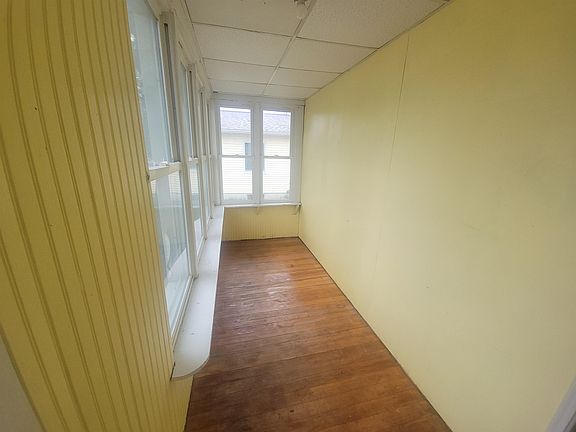 3rd image of 444 Union St