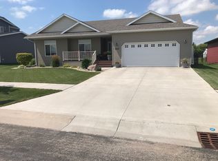 4415 15th St S, Moorhead, MN 56560