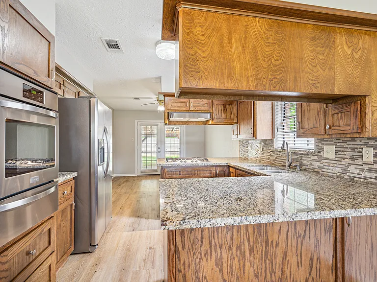 1104 Union Valley Dr — Photo 5