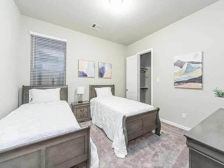 8719 Fox Trail Dr — Photo 16