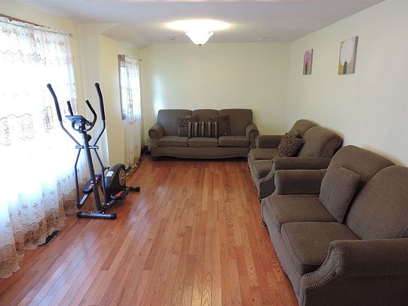 3rd image of 209 E 1st Ave