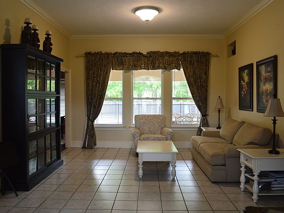 5th image of 212 NW Lake Valley Ter
