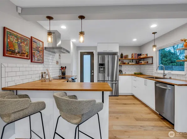 9439 21st Avenue SW, Seattle, WA 98106