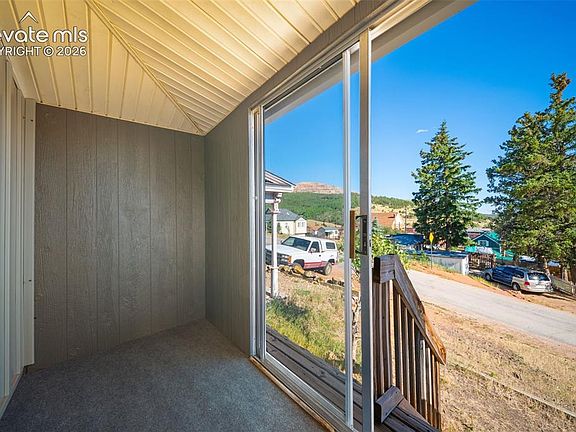 3rd image of 405 E Eaton Ave