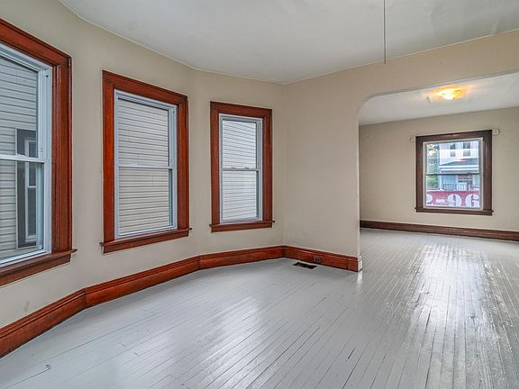 3rd image of 21 Duerstein St