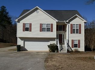 535 Greenfield Dr, Statham, GA 30666