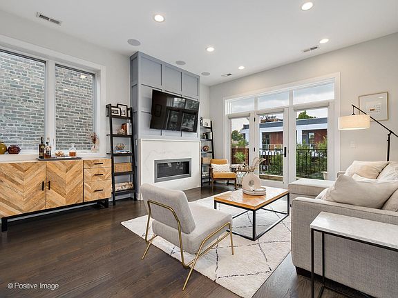 2nd image of 1051 N Damen Ave #3S