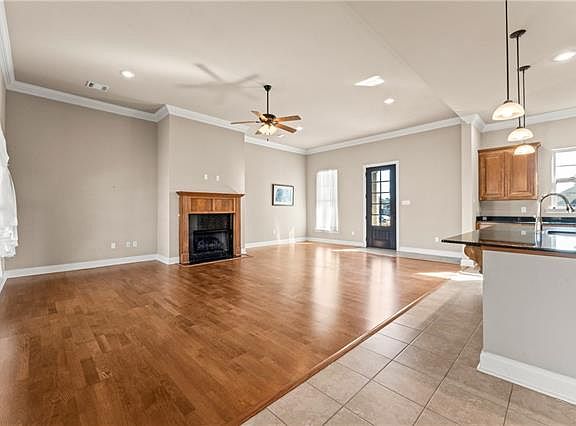 3rd image of 20175 Long Lake Dr