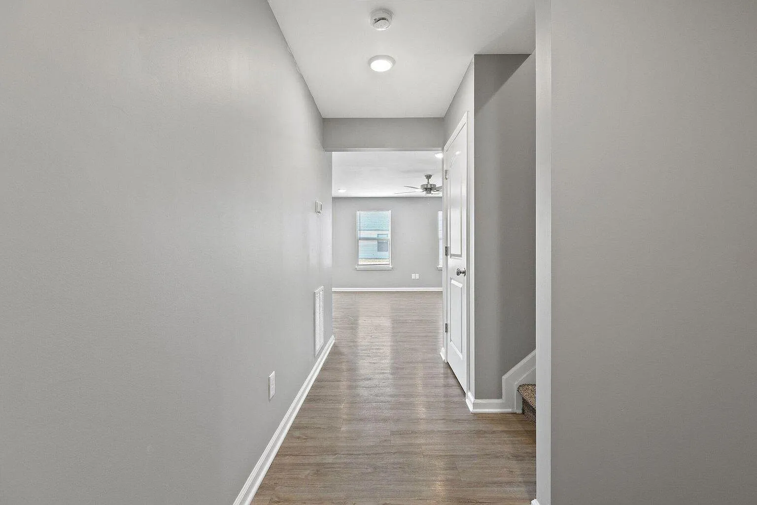 4 bed, 2.5 bath, 1900 sqft, $2,300 — Photo 2