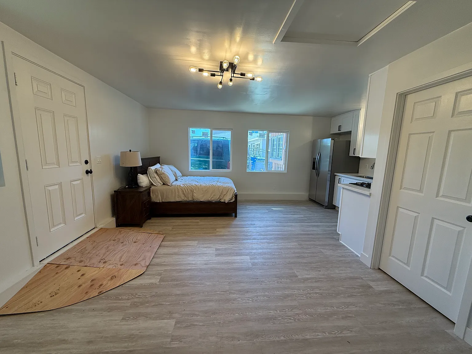 Studio, 400 sqft, $2,700 — Photo 4