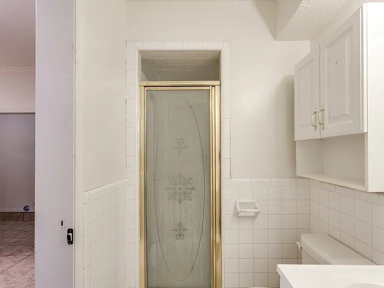 1st floor bathroom