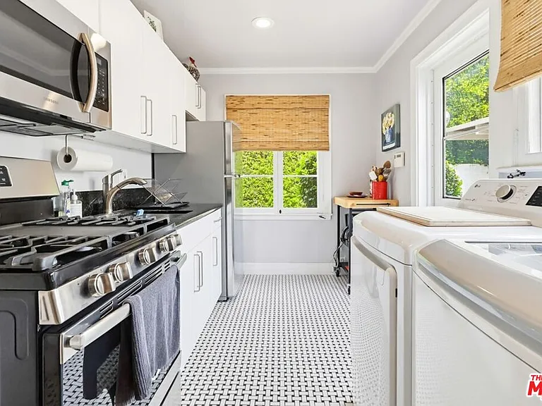 516 S Rimpau Blvd — Photo 37