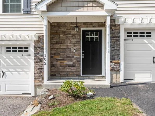 102 Hunting Hill Dr, Cumberland, RI 02864