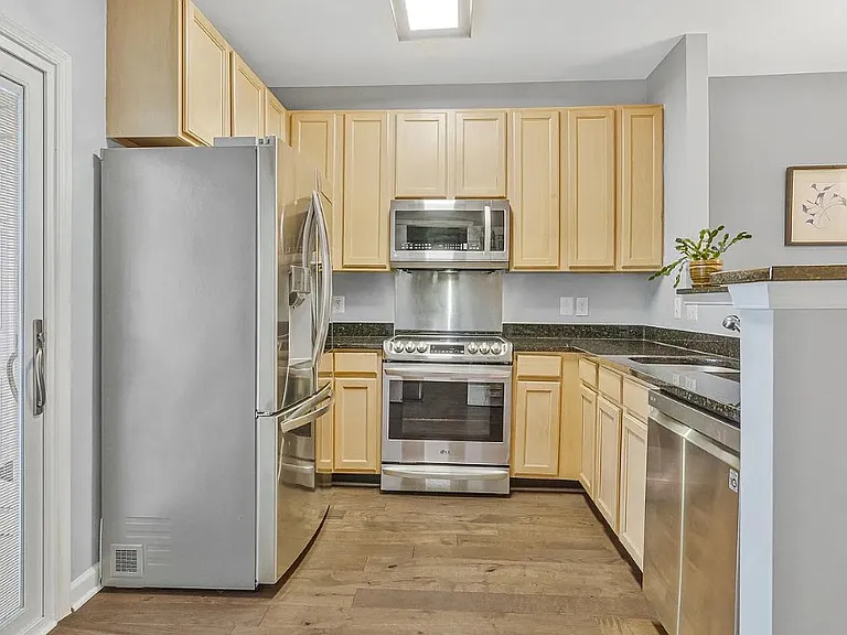 22773 Fountain Grove Sq — Photo 8