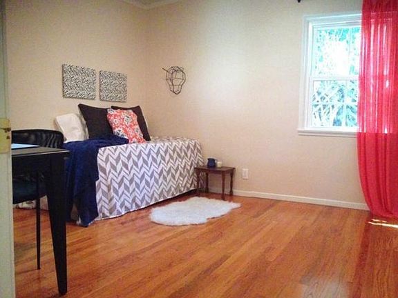 3rd image of 5410 Murietta Ave