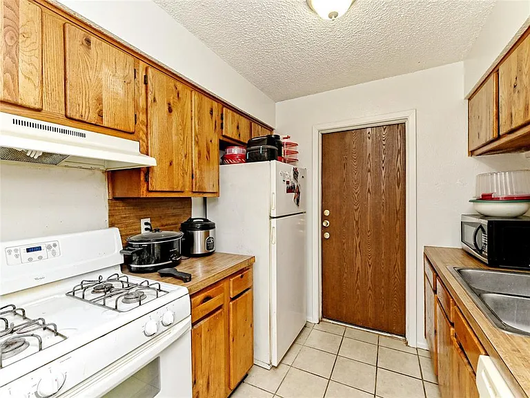 12002 Arrowwood Dr #B — Photo 7