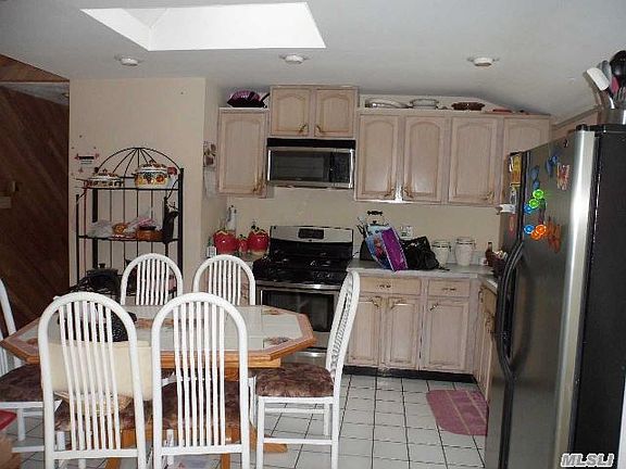 5th image of 183 Stahley St