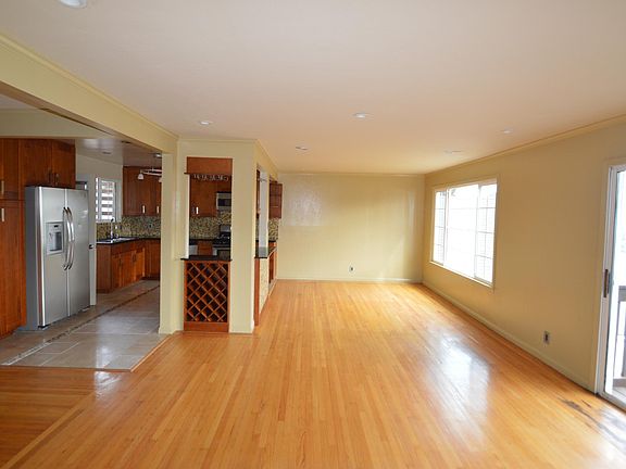 4th image of 210 Crescent Ave