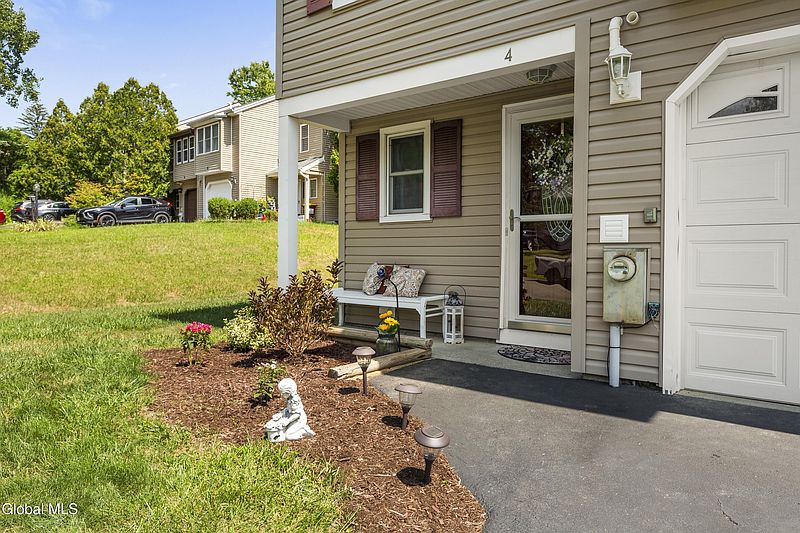 4th image of 4 Westchester Court