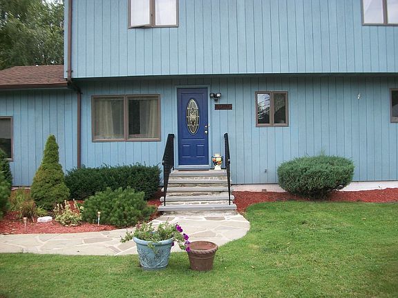 2nd image of 17 Clover Ln