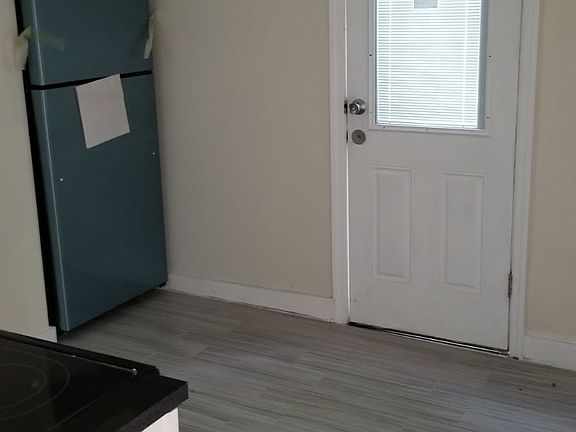 2nd image of 816 S Oak Dr APT 1